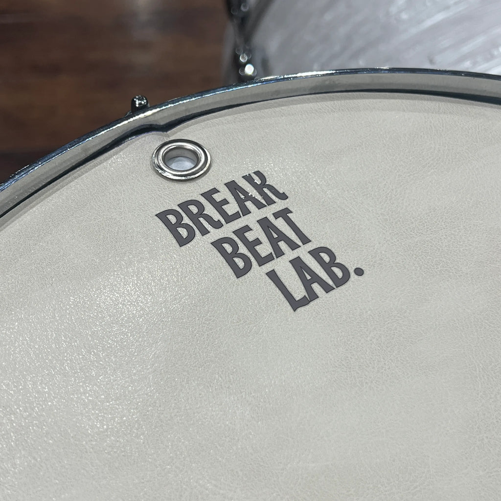 BREAKBEAT LAB. 刻印ロゴとハトメ部分の拡大