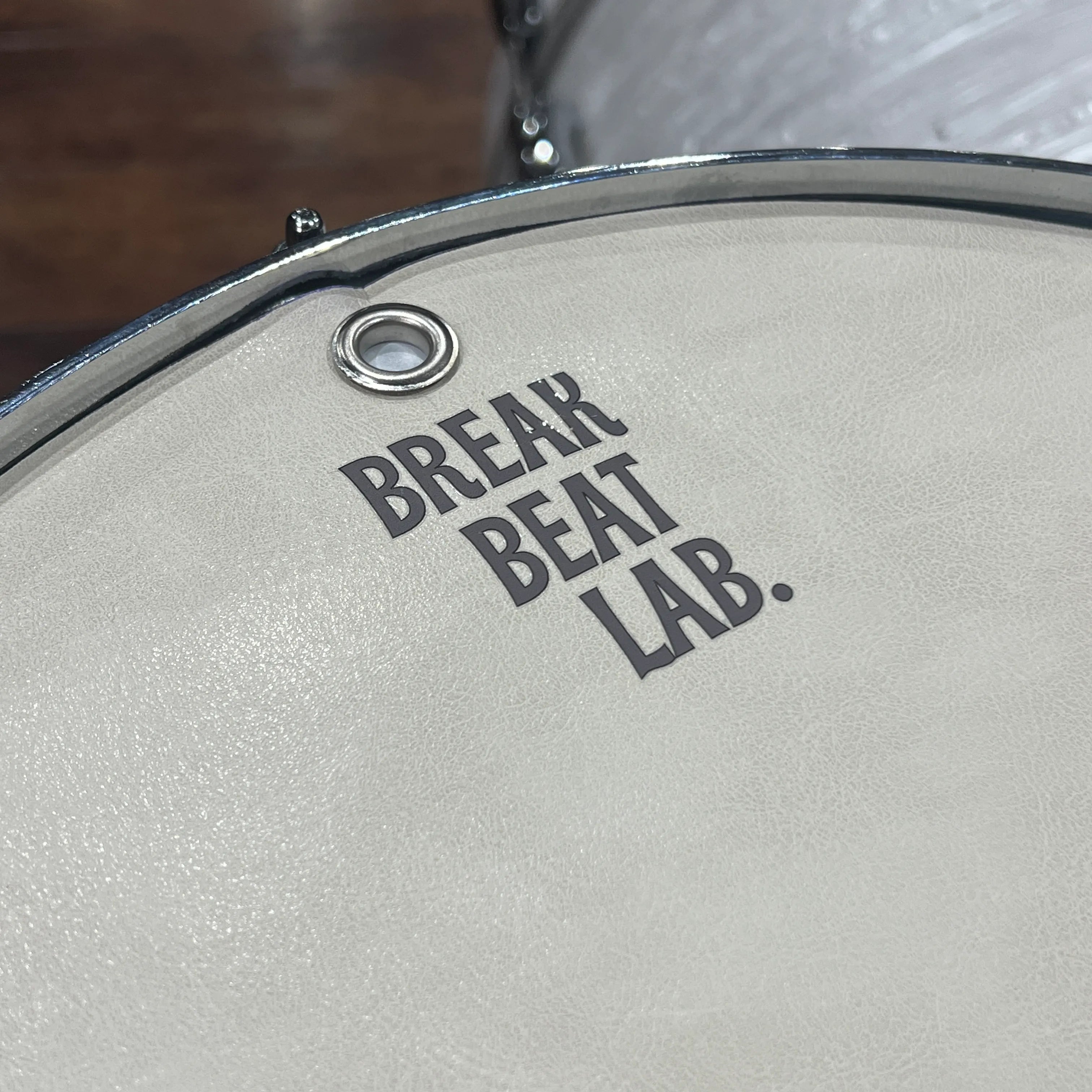 BREAKBEAT LAB. 刻印ロゴとハトメ部分の拡大